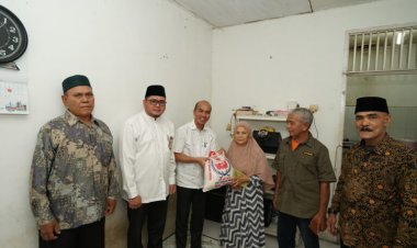 Program Jumat Berkah, UIR dan LBP2AR Datangi Masyarakat Kurang Mampu