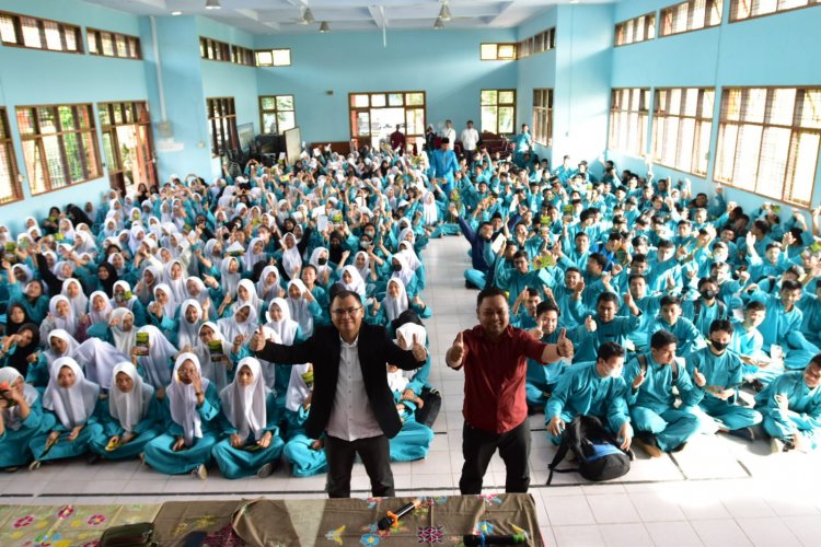 Rektor Unilak Dr Junaidi Motivasi Ratusan Siswa SMK 4 Pekanbaru Untuk Kuliah