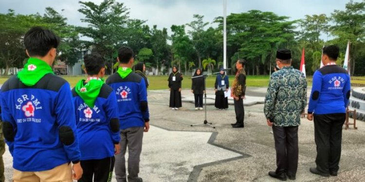 Wakil Rektor III UIN Suska Riau Lepas Peserta Diklat Lapangan XXIV KSR PMI Unit 04