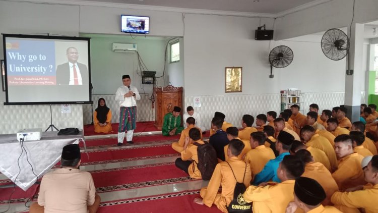 Motivasi Siswa SMA Negeri Olahraga, Rektor Unilak Dr Junaidi Ajak Siswa Kuliah