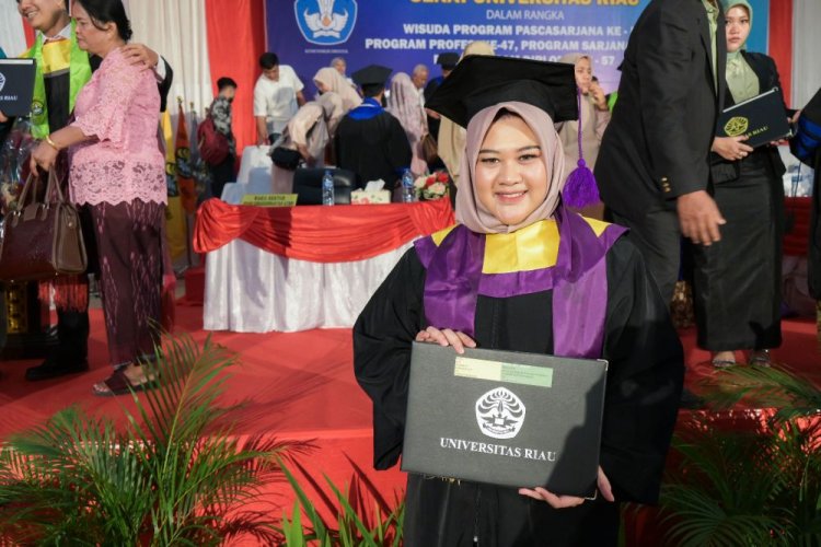 Bidikmisi Antarkan Shinta Dwi Sarlini Lulus dengan Predikat Pujian di Universitas Riau