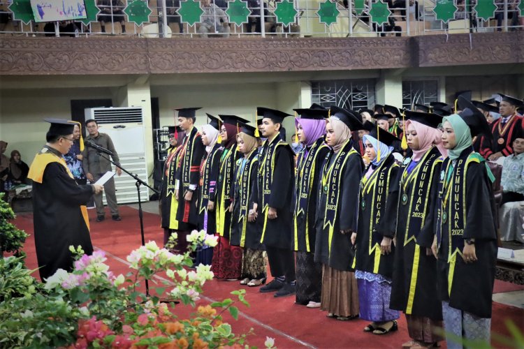 Rektor Prof Khairunnas Rajab Serahkan 800 Alumni kepada Ketua IKA UIN Suska Riau