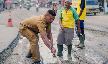 Pemko Pekanbaru Targetkan Perbaiki 23 Titik Jalan Rusak Jelang Idul Fitri