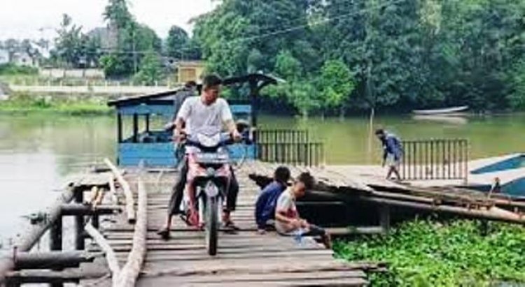 Jambatan Rakit Pulau Tepi Air Bangkinang Rusak, Wakil Ketua DPRD Kampar Fahmil Janji Arahkan Pokir