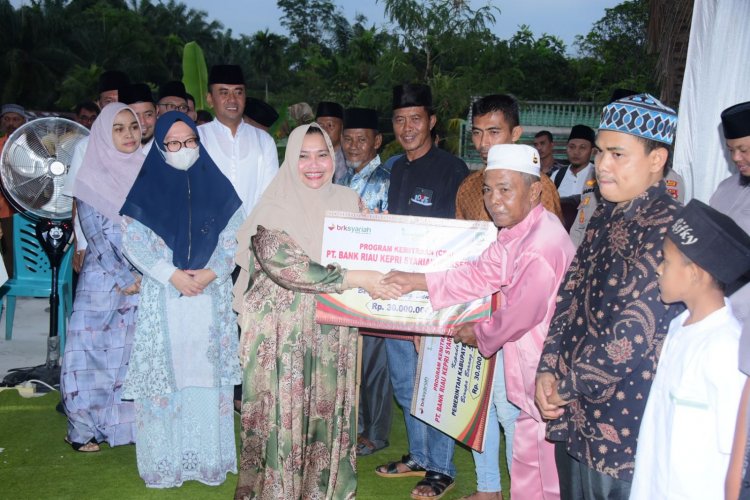 Bupati Bengkalis Kasmarni Safari Ramadan di Desa Harapan Baru, Salurkan Santunan Hingga Resmikan Masjid