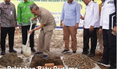 Wabup Rohul Dampingi Gubri Letakkan Batu Pertama Pembangunan SMAN 3 Rokan IV Koto