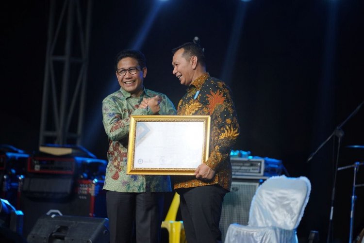 Peduli Perkembangan Desa, Pemkab Rohul Terima Penghargaan Dari Kemendes