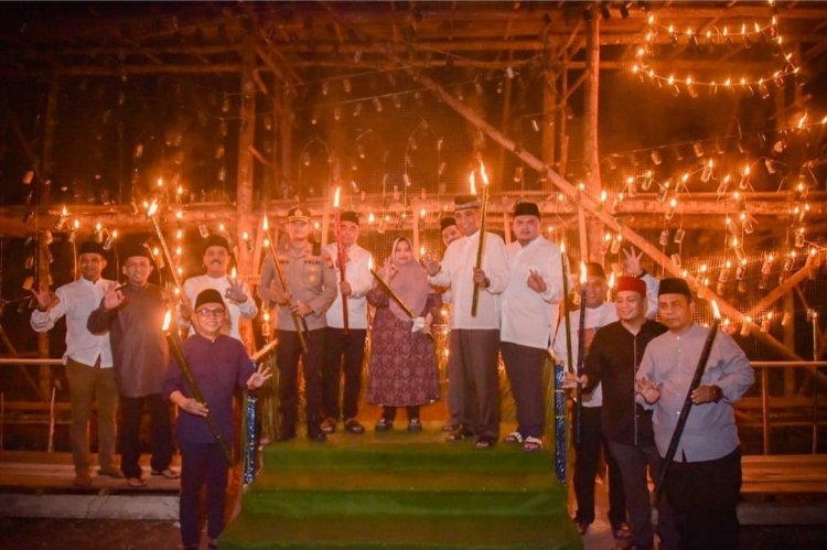 Bupati Bengkalis Minta Warga Lestarikan Tradisi Lampu Colok