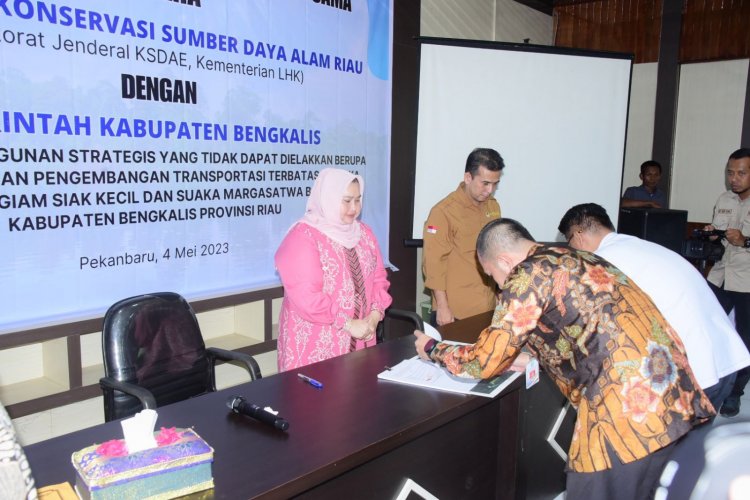 Bupati Bengkalis dan Kepala BPKSA Tandatangani Perjanjian Kerjasama Pengembangan Transportasi Terbatas