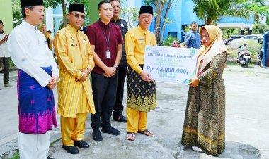 Serahkan Santunan BPJS Kepada Ahli Waris Pegawai Satpol PP, Bupati Rohil  Berjanji  Asuransikan Pegawai Honor