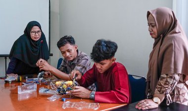 Dosen Teknologi Rekayasa Mekatronika PCR Dampingi Siswa SLB untuk Lomba Robotic Nasional