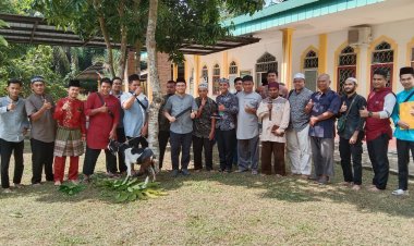 Pusat Studi Halal Unilak dan Pengurus Masjid Al Fatah Ajarkan Cara Penyembelihan Hewan Kurban Sesuai Syariat Islam