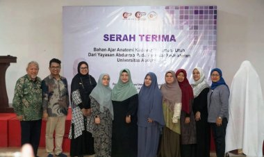 Fakultas Kedokteran Universitas Abdurrab Terima Bahan Ajar Anatomi Cadaver Plastinasi Utuh