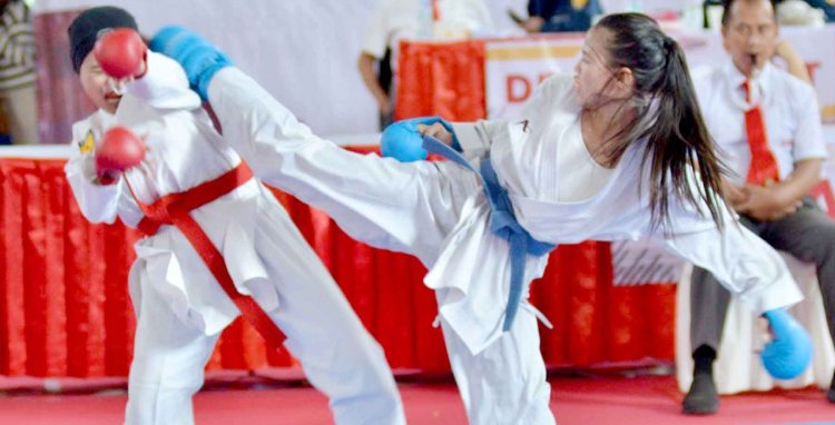 Dua Mahasiswa FKIP UNRI Raih Empat Medali di Gadjah Mada Open Karate Championship 2023, Simak Tipsnya