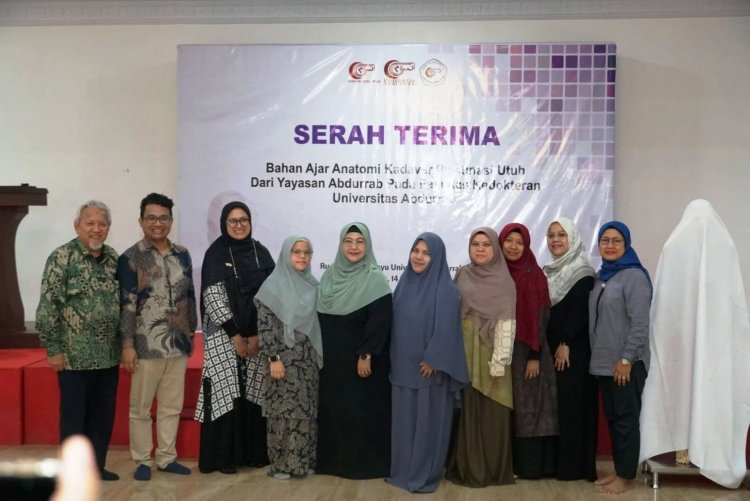 Fakultas Kedokteran Universitas Abdurrab Terima Bahan Ajar Anatomi Cadaver Plastinasi Utuh
