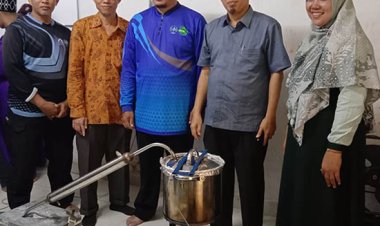 UNRI Berikan Pelatihan Pembuatan Asap Cair Sebagai Pengawet Alami dalam Pembuatan Bakso Ikan