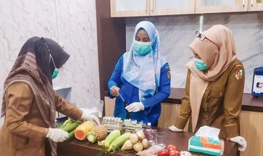 Disketapang Pekanbaru Uji Residu Komoditas Pangan Asal Tumbuhan di Pasar Sail
