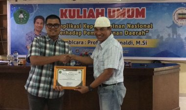 Ketua Program Doktor Studi Kebijakan FISIP UNAND Beri Kuliah Umum di Aula FIA Unilak