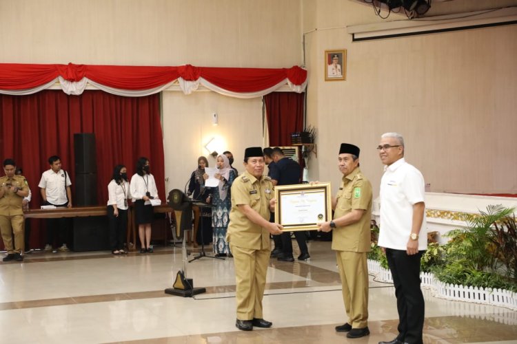 Rohul Terbaik II Penyaluran KUR dan Ultra Mikro di Riau, Sukiman Terima Penghargaan Anugerah Treasury Award dari DJPb