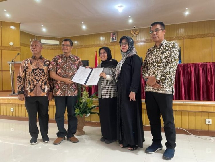 Anas Puri Dosen Fakultas Teknik UIR Terima SK Professor dari LLDIKTI Wilayah X
