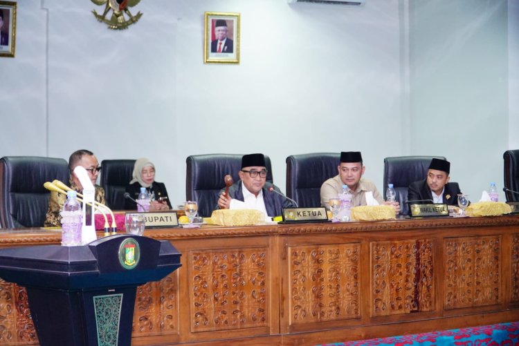 Ketua DPRD Kampar Pimpin Rapat Paripurna Pembahasan 21 Ranperda dan Laporan Banggar Terkait RAPBD 2024