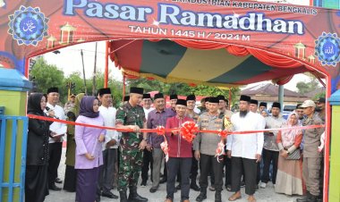 Dongkrak Pertumbuhan UMKM, Bupati Bengkalis Resmikan Pasar Ramadan 1445 H