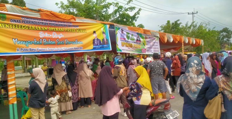 Pasar Murah Disperindagsar Rohil di Serbu Warga