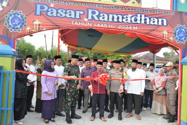 Dongkrak Pertumbuhan UMKM, Bupati Bengkalis Resmikan Pasar Ramadan 1445 H