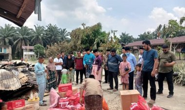 Wabup Rohul Salurkan Bantuan Kepada Korban Kebakaran Rumah di Desa Tambusai Timur