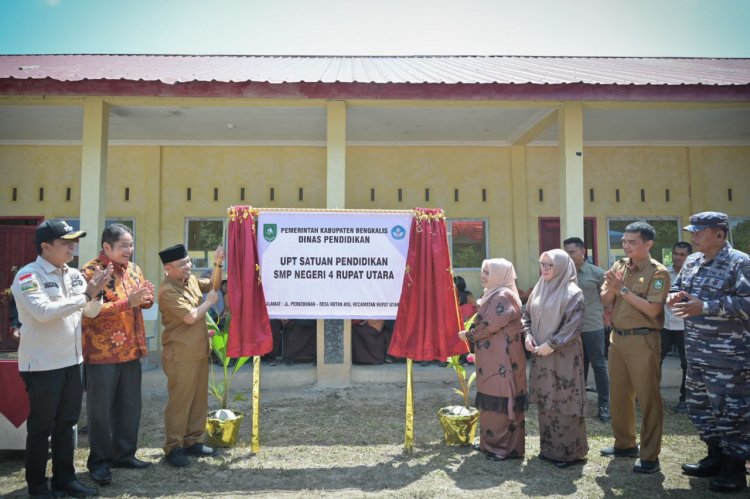 Gesa Implementasikan Misi Pendidikan, Bupati Kasmarni Resmikan Kelas Jauh SMPN 3 Menjadi SMPN 4 Rupat Utara