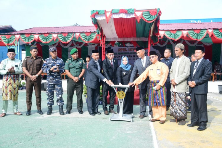 Bupati Kasmarni Minta Santri Ikhlas dan Bersyukur Masuk Pondok Demi Jadi Pemimpin Umat Dimasa Depan