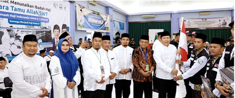 Bupati Rohul Lepas Keberangkatan JCH dari Batam