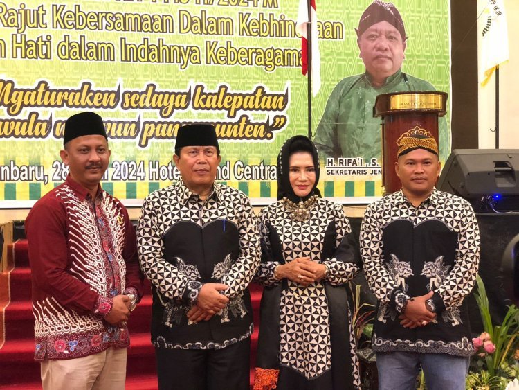 Bupati Rohul Sukiman Halal Bin Halal dengan Ratusan Anggota Ikatan Keluarga Jawa Riau