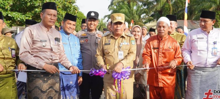 Bupati Sukiman Resmikan Penggunaan Jalan Desa Sialang Rindang, Berharap Perekonomian Menggeliat