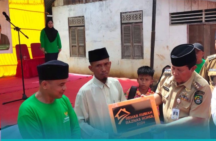 Bupati Rohul Serahkan Bantuan Program Pemberdayaan Usaha Masyarakat Kampung Zakat