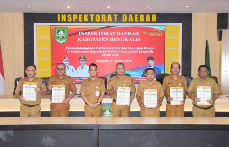 Inspektur Kabupaten Bengkalis Radius Akima Saksikan Penandatanganan Pakta Integritas dan Perjanjian Kinerja 2025