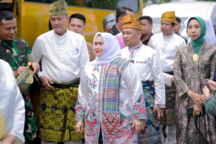 Bupati Kasmarni Pulang Dari Pelantikan dan Retreat, Disambut Meriah Masyarakat