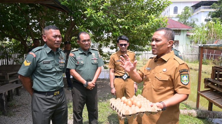 Wabup Bagus Santoso Puji Demplot Peternakan Ayam Milik Koramil Bengkalis