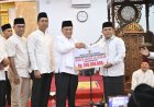 Safari Ramadhan Perdana, Bupati dan Wakil Bupati Rohil Serahkan Bantuan Rp 300 Juta 