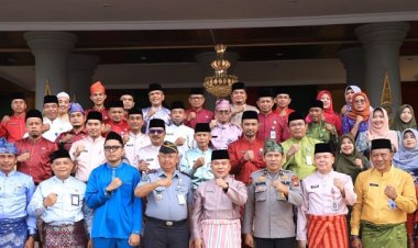 Upacara  Peringatan  HUT Provinsi Riau ke-67 di Rohul Khitmad