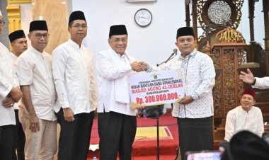 Safari Ramadhan Perdana, Bupati dan Wakil Bupati Rohil Serahkan Bantuan Rp 300 Juta 