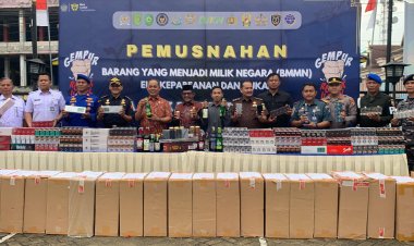 Hadiri Pemusnahan Barang Ilegal Tangkapan Bea Cukai Tembilahan, Wakil Ketua DPRD Inhil Dukung Jaga Kedaulatan Ekonomi