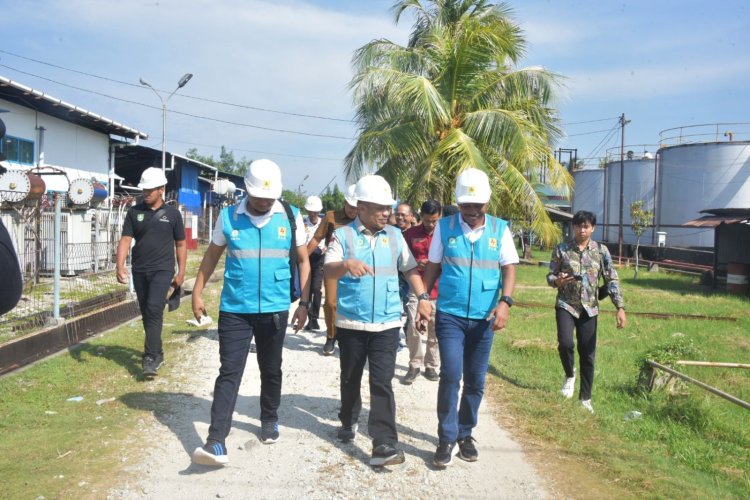 Wabup Bengkalis Bagus Santoso Tinjau PLTD Desa Pangkalan Batang, Janji Realisasi Kabel Listrik Bawah Laut