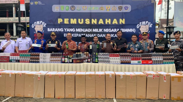 Hadiri Pemusnahan Barang Ilegal Tangkapan Bea Cukai Tembilahan, Wakil Ketua DPRD Inhil Dukung Jaga Kedaulatan Ekonomi