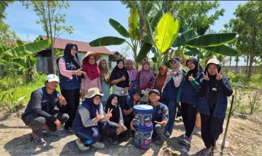 Kampanyekan Pertanian Ramah Lingkungan, Mahasiswa Faperta UNRI ajak Warga Palas Latihan Buat Pupuk Organik