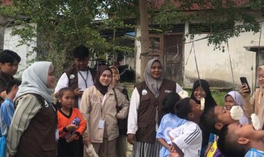 Semarakkan HUT RI ke-80, KKN-Mas Kelompok 100 UMRI Desa Rawang Kao Barat Gelar Aneka Lomba