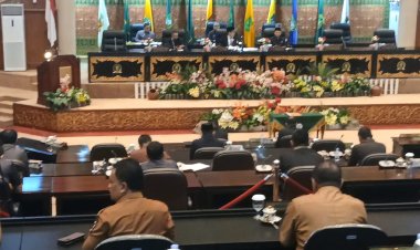 DPRD Riau Sampaikan 18 Catatan RPJMD ke Gubernur Riau 