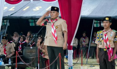 Kalungkan Tanda Peserta, Wawako Dumai Sugiyarto Buka Perjusami Rover Scout Part III Kwarran Dumai Selatan