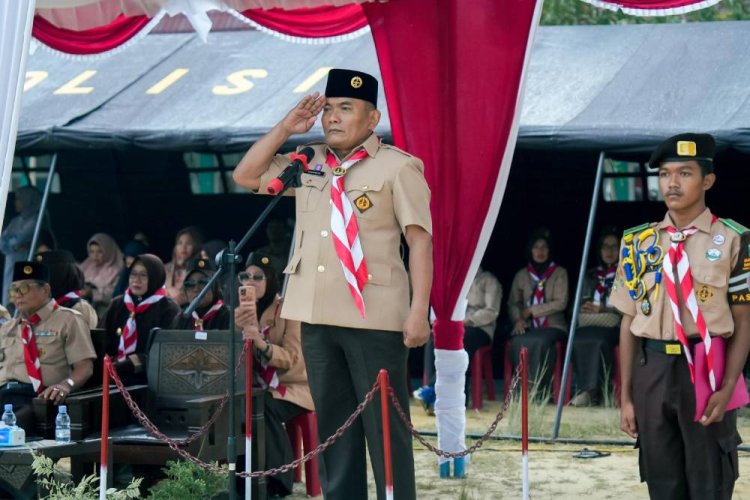 Kalungkan Tanda Peserta, Wawako Dumai Sugiyarto Buka Perjusami Rover Scout Part III Kwarran Dumai Selatan