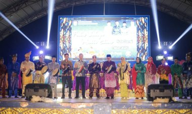 Pererat Silaturahmi, Sekda Kota Dumai Buka Pentas Seni dan Budaya Multi Etnis Kota Dumai 2025 di Taman Bukit Gelanggang